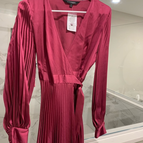 NEW WITH TAGS- NEVER WORN- SOLD OUT INTERMIX DRESS - Picture 3 of 6